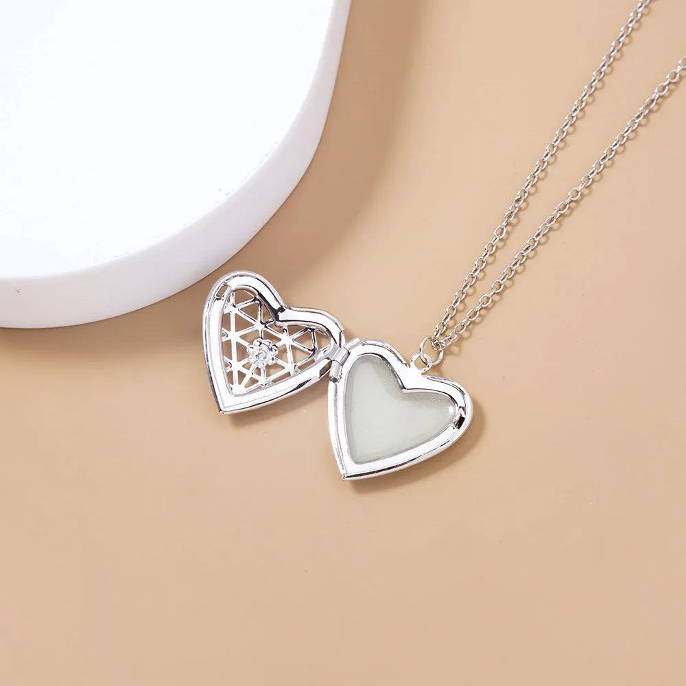 European And American Hollow Luminous Heart Necklace Pendant - Bellarte Enchanté European And American Hollow Luminous Heart Necklace Pendant
